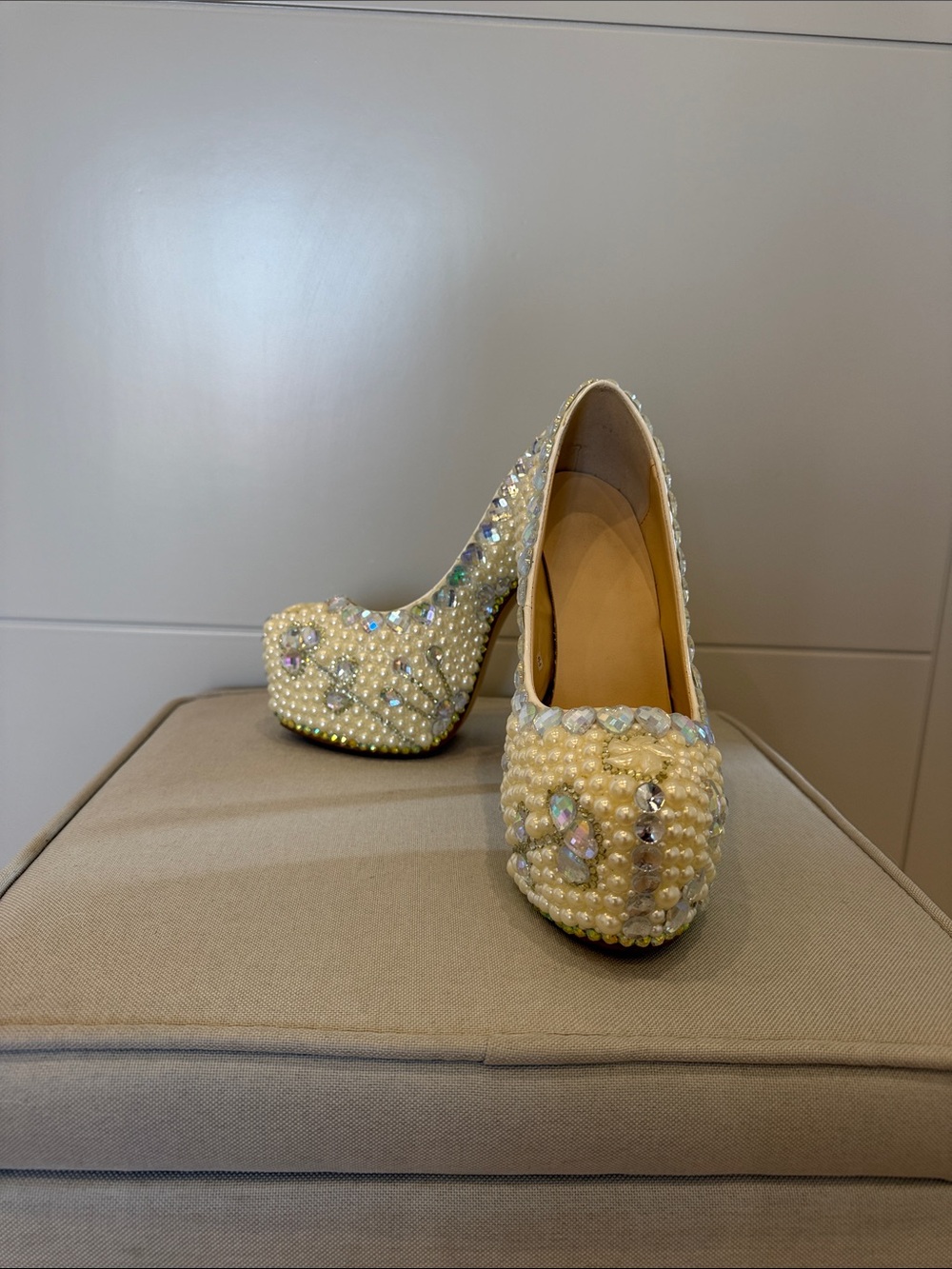 Elegant Pearl & Crystal Embellished Women's Pump - Cream